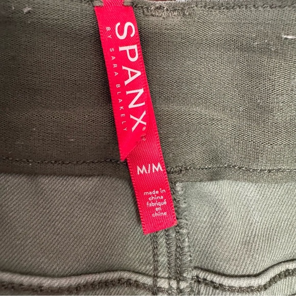 Spanx Stretch Twill Ankle Cargo Pants Size M Green Pull On Tummy Control Casual - Picture 4 of 10
